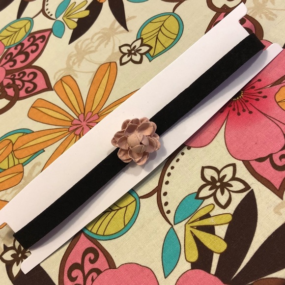 💖 5/$25 | NWT Pretty Pink Flower Choker - Picture 6 of 6